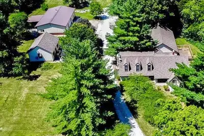 Image de Grafton Getaway @ Towering Pines with pond and Party Barn on 3 acre compound