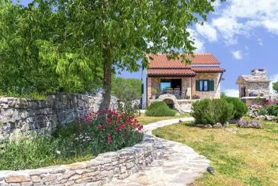 Image de Superbe maison de 2 chambres à Konjevrate