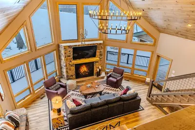 Image de Highline Ski-in/out Hot Tub Sauna Arcade 100\" Tv