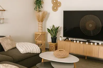 Image de Maison Piscine 15 min du à pied du centre-ville