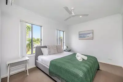 Image de Entire two-bedroom duplex apartment near a theme park