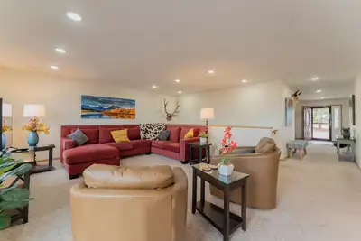 Image de Spacious 6 Bedroom Family Home in Lander - Hot Tub, Deck, Garage