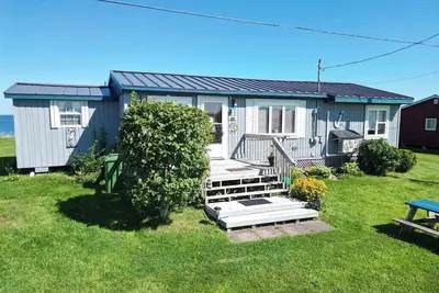 Image de Stunning beachfront cottage on Nova Scotia's exclusive North Shore Sunset Coast!