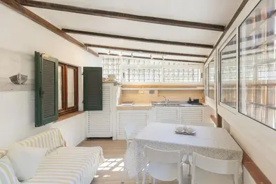 Image de Recently renovated consists of a kitchen and living room with sofa bed. One double bedrooms. Two bat