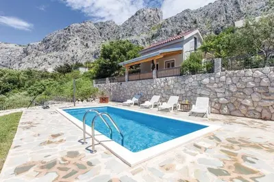 Image de Maison pour la famille avec la piscine Nemira, Omis (K-25212)