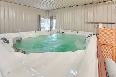 Image de 3 Mi to Dtwn: Wichita Falls Gem w/ Private Sauna!