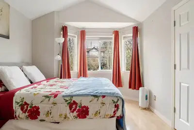 Image de Perfect 3-bedroom 3. 5-bathrooms townhome in Greenwood with parking and rooftop