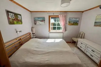 Image de Joli chalet confortable avec cheminée, cabane à barbecue et sauna au bois