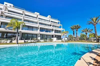 Image de Appartement lumineux avec grand balcon côté piscine