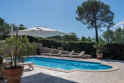 Image de « Bastide des Oliviers » - St-Antoine - L'Isle-sur-la-Sorgue - classement 4*.