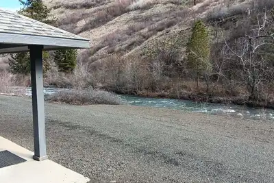 Image de House right on Pine Creek, only one mile from the Snake.