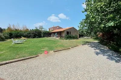 Image de 2kmmer en campagne 2ch 4pers trés grand jardin  wifi parking sur demande animaux