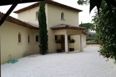 Image de Chaleureuse et spacieuse villa 180m2 (living 95m2) piscine chauf-Vue panoramique