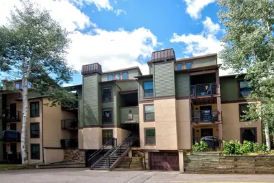 Image de Lovely condo only 1 mile to slopes on free bus.
