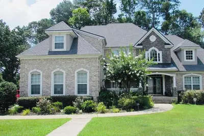 Image de Cozy 2-bedroom Lower Level Home near Atl Airport with Pool Table& fitness room!