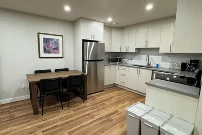 Image de Cozy Basement Suite in Ottewell - Pet and Family Friendly