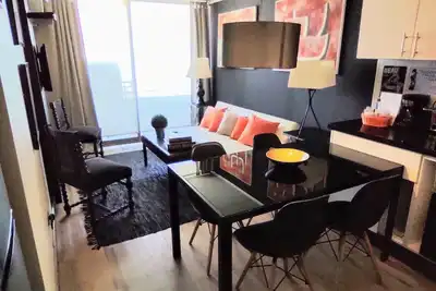 Image de A2 Nice, Cozy, Stylish, 2d2b, Subway front door up to 6