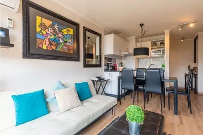 Image de Nice and comfortable for up to 6 pax, subway at the door, just perfect.