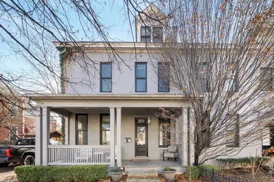 Image de Step into the coziest two bedroom!