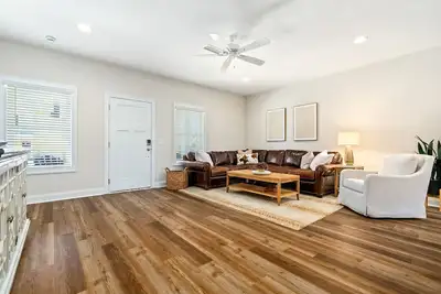 New  Opelika Townhome ~ Sleeps 8