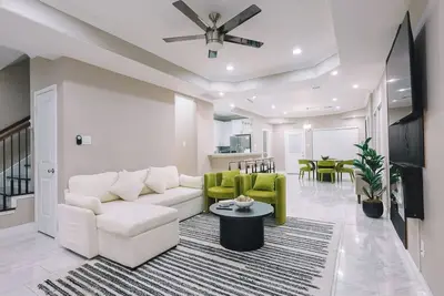 Image de Emerald Luxe/3BRs/Fifa/Sleeps 12/GameRoom/Nrg/Htx