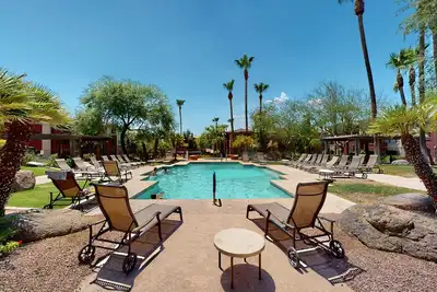 Image de Cozy Desert Oasis - Condo with Pool, Hot Tub, Grills, Gym and Charming Patio