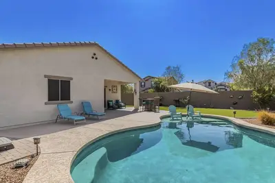 Image de Airy desert home with an enclosed yard, private pool, hot tub, firepit, & W/D