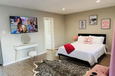 Image de Pretty in pink studio/Montrose Htx/Free parking + Wifi