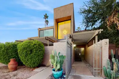 Image de Desert Comfort Meets City Convenience—Your Perfect Scottsdale Retreat.