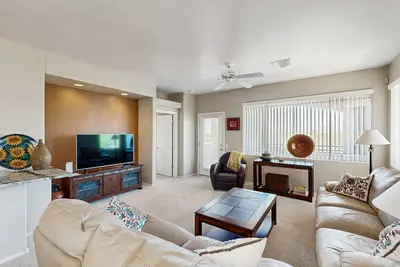 Image de Bright 2nd floor Condo w/ mountain & valley views, shared pool/hot tub/gym