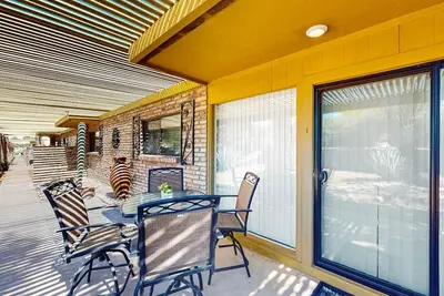 Image de Charming condo, conveniently located, with shared pool & w/d