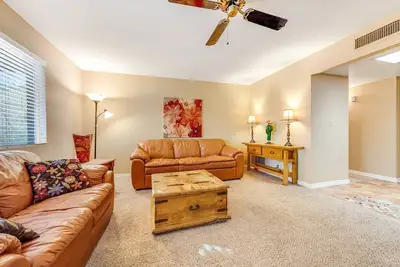 Image de Downtown Home w/Enclosed Yard, Gas Grill, Free WiFi, Central A/C, Washer/Dryer