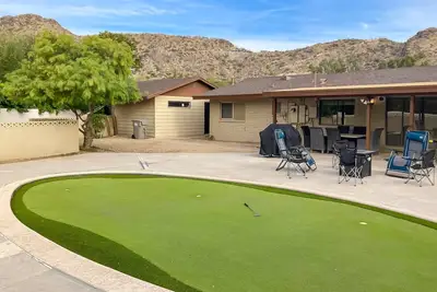 Image de Sunlit & spacious desert villa with patio, games, & fire pit - near golf & parks