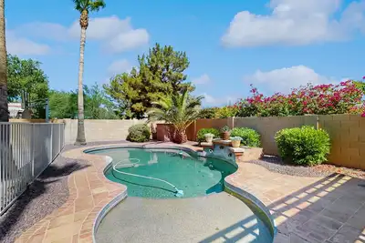 Image de Your Perfect Family Retreat in Sunny Peoria—Relax, Swim, Play, Repeat!