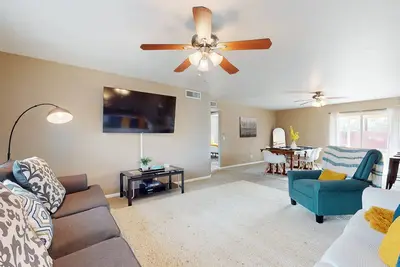 Image de Single-level vacation home with fenced yard, furnished patio, & washer/dryer