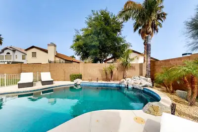Image de Peaceful oasis with private pool, large yard, dog-friendly, games & grill