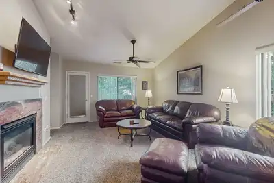 Image de Family-Friendly Getaway with Fireplace, Washer/Dryer, & Balcony