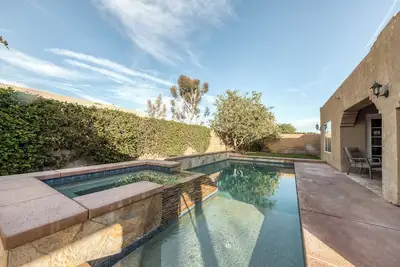 Image de Beautiful & spacious home with private pool, spa, and basketball hoop