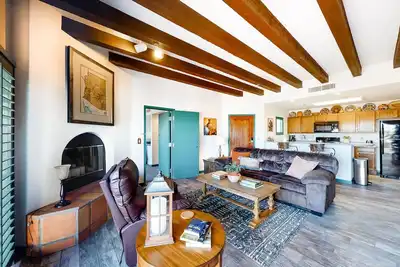 Image de Stylish Townhouse and Suite w/Golf On-Site, and City & Mountain Views