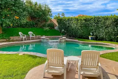 Image de Expansive home with fireplace, heated pool & and spa in backyard haven