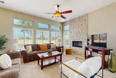 Image de Desert Vibes, Festival Nights, and Poolside Delights! Close to Coachella