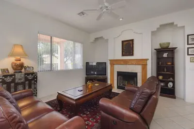 Image de Dog-friendly spacious home with patio, enclosed yard and Golf nearby