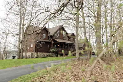 Image de Luxury Log Home Dock Slip, Hot Tub, Fire Pit, Community Pool