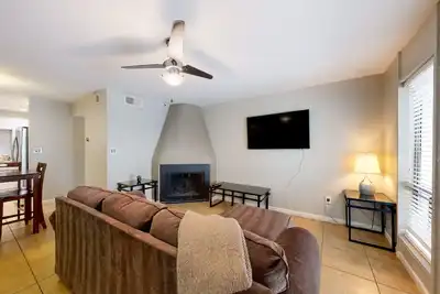 Image de Sun Valley condo with a patio, washer/dryer, & Ac - pool, hot tub, grill access