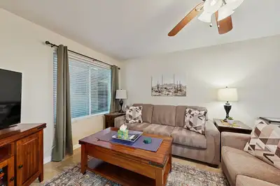 Image de Stylish & Spacious Condo with Pool, Spa & Gym | Minutes to Golf