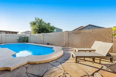 Image de Stunning home with pool, patio, grill, central Ac & washer/dryer