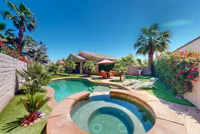 Image de 1-story home near golf with pickleball & private outdoor pool/spa - 55+ to rent