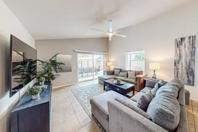 Image de Relaxing desert retreat with golf, gas grill, and pool