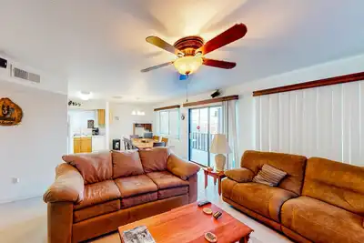 Image de Dog-friendly home with valley views, balcony, grill, streaming, washer/dryer, Ac