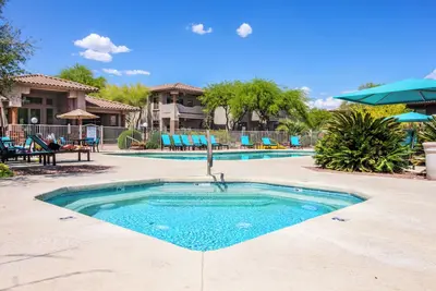 Image de Bright & modern resort condo with pool & hot tub